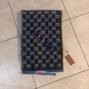 New scarf logo GG